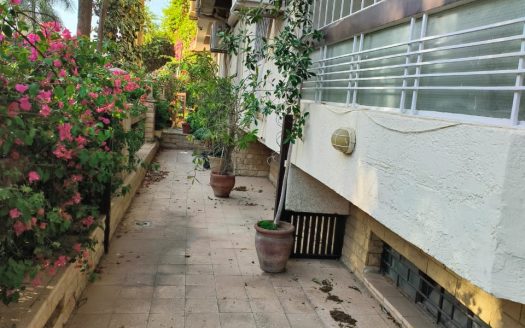 Sarayat Maadi, ground apartment 340m with private entrance 3 bedrooms semi-furnished for sale/rent